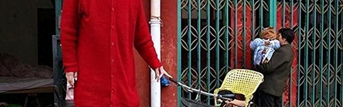 华体会官网-世界第一女巨人来自中国安徽，穿78码的鞋子，一顿饭吃六碗炒面