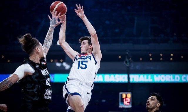 华体会官网下载-人气超高！里夫斯又蜕变 湖人新星成科尔百搭利器